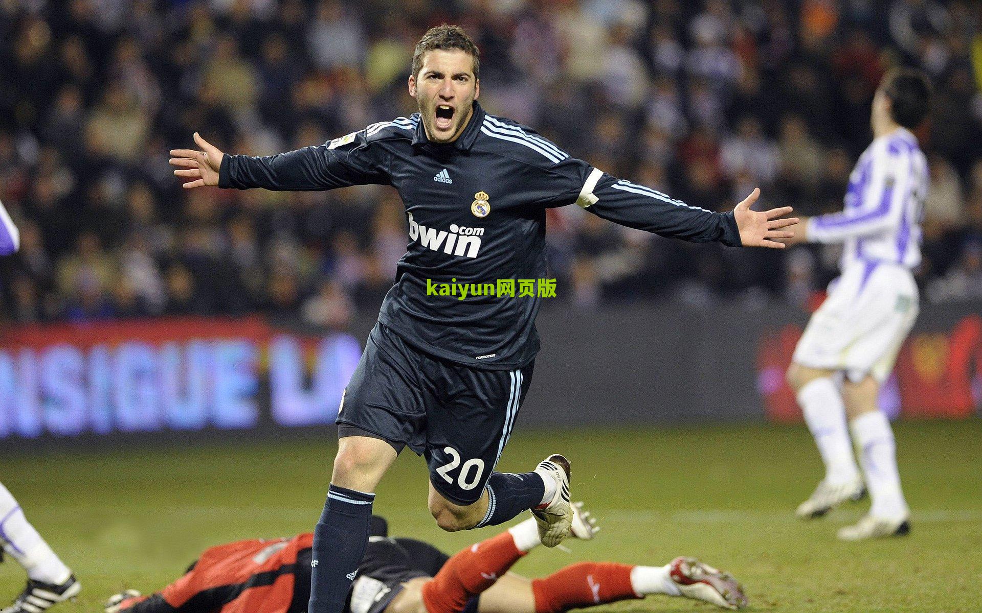 詹姆斯回避科比追悼会出席疑云 湖人更衣室沉默应对外界追问